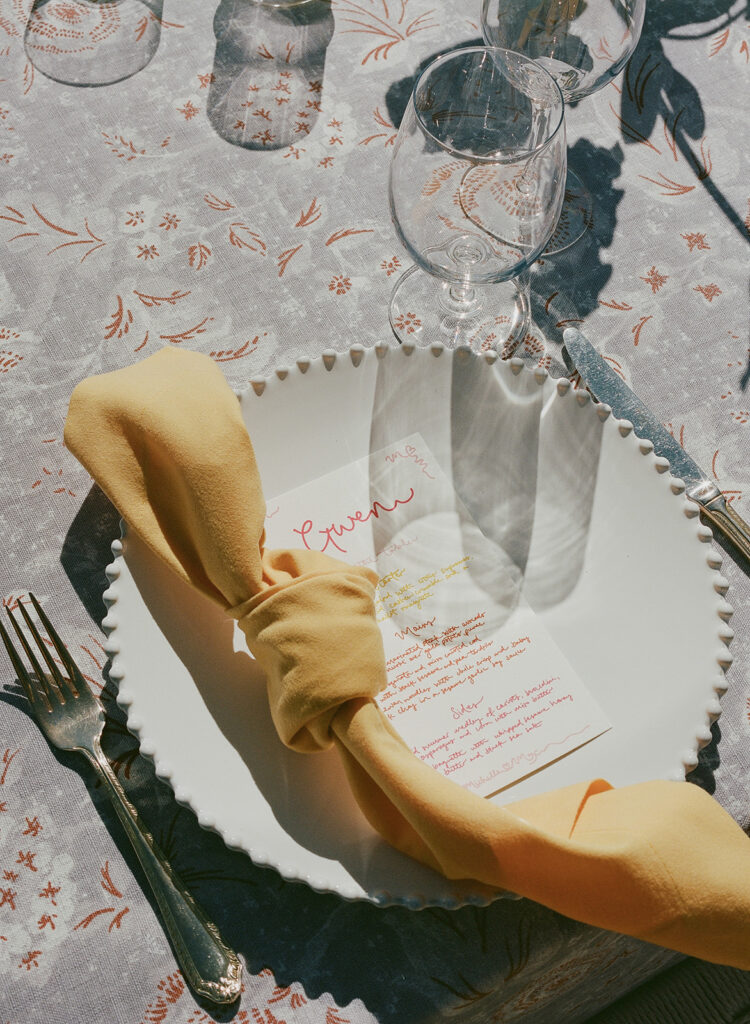 Colorful place setting at Greengate Ranch wedding reception